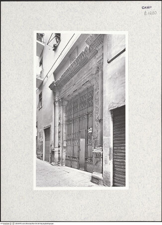 Vorderseite von Bibliotheca Hertziana [https://www.deutsche-digitale-bibliothek.de/content/lizenzen/rv-fz/] Palazzo De Scorciatis - Fassade, Detail: Portal, bh364449_recto. Foto.