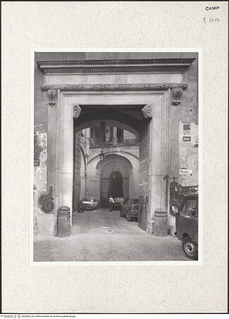 Vorderseite von Bibliotheca Hertziana [https://www.deutsche-digitale-bibliothek.de/content/lizenzen/rv-fz/] Palazzo Petrucci - Portal, bh364462_recto. Foto.