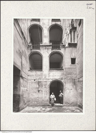 Vorderseite von Bibliotheca Hertziana [https://www.deutsche-digitale-bibliothek.de/content/lizenzen/rv-fz/] Palazzo - Innenhof, Treppenhaus, bh364473_recto. Foto.