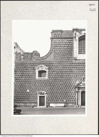 Vorderseite von Bibliotheca Hertziana [https://www.deutsche-digitale-bibliothek.de/content/lizenzen/rv-fz/] Chiesa del Gesù NuovoFassade - Detail: linke Hälfte, bh364474_recto. Foto.