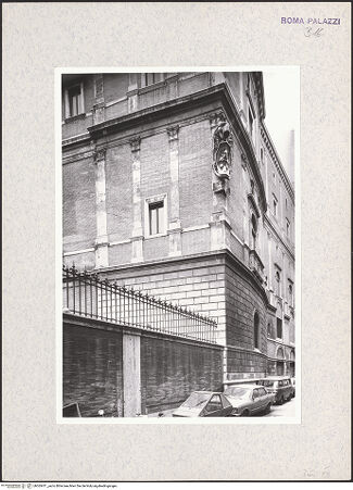 Vorderseite von Bibliotheca Hertziana [https://www.deutsche-digitale-bibliothek.de/content/lizenzen/rv-fz/] Palazzo della Cancelleria - Südwestecke, von Westen, bh365411_recto. Foto.