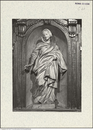 Vorderseite von ICCD [https://www.deutsche-digitale-bibliothek.de/content/lizenzen/rv-ez/] Figuren aus der Heiligen Sippe oder Sibyllen und HeiligeDie heilige Maria? oder Sibylle - Frontalansicht ohne Ädikula, bh367175_recto. Foto.
