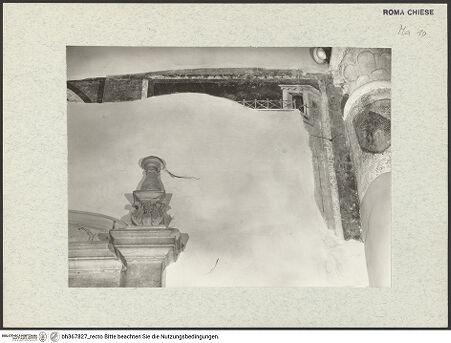 Vorderseite von Bibliotheca Hertziana [https://www.deutsche-digitale-bibliothek.de/content/lizenzen/rv-fz/] Freskenfragmente von Architekturdarstellungen - , bh367827_recto. Foto.