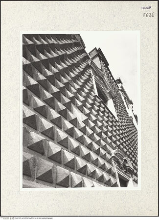 Vorderseite von Bibliotheca Hertziana [https://www.deutsche-digitale-bibliothek.de/content/lizenzen/rv-fz/] Chiesa del Gesù NuovoFassade - Detail: Diamantquader, bh367852_recto. Foto.