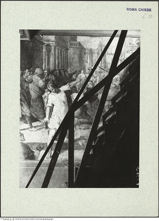 Vorderseite von ICCD [https://www.deutsche-digitale-bibliothek.de/content/lizenzen/rv-ez/] Szenen aus der Geschichte des heiligen Kreuzes und des OratoriumsBeim Brand von 1519 geht das Kreuz unbeschadet aus den Ruinen von S. Marcello hervor - Detail; nach der Restaurierung von 1963-64, bh369398_recto. Foto.