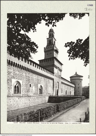 Vorderseite von Alinari [https://www.deutsche-digitale-bibliothek.de/content/lizenzen/rv-ez/] Castello SforzescoSüdöstliche Mauer - Teilansicht, bh371810_recto. Foto.