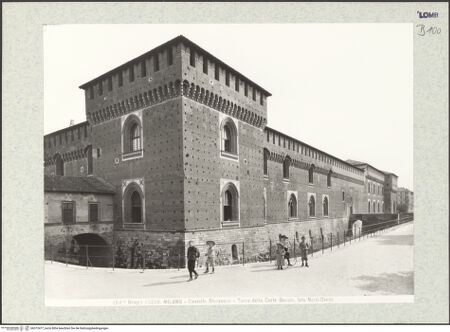 Vorderseite von Alinari [https://www.deutsche-digitale-bibliothek.de/content/lizenzen/rv-ez/] Castello SforzescoNordwestliche Mauer - Gesamtansicht, bh372477_recto. Foto.