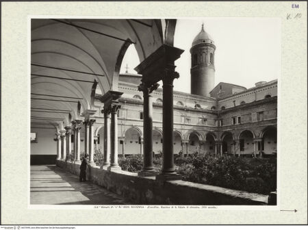 Vorderseite von Alinari [https://www.deutsche-digitale-bibliothek.de/content/lizenzen/rv-ez/] Complesso Monumentale di San VitaleZweiter Kreuzgang - Ansicht von Nordwesten, bh375495_recto. Foto.