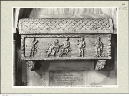 Vorderseite von Alinari [https://www.deutsche-digitale-bibliothek.de/content/lizenzen/rv-ez/] Sarkophag mit Traditio Legis (sog. Sarkophag des Pietro degli Onesti oder Pietro Peccatore) - Ansicht der Vorderseite, bh375513_recto. Foto.