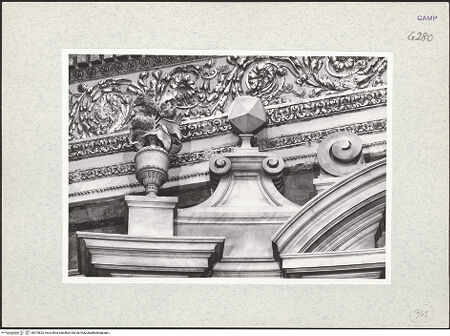 Vorderseite von Bibliotheca Hertziana [https://www.deutsche-digitale-bibliothek.de/content/lizenzen/rv-fz/] Cappella Filomarino (dell'Annunziata)Architektonische Rahmung - Dekoration - Detail: Fries und Krönung, bh375832_recto. Foto.