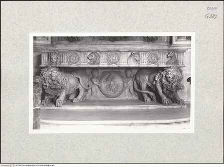 Vorderseite von Bibliotheca Hertziana [https://www.deutsche-digitale-bibliothek.de/content/lizenzen/rv-fz/] Cappella Filomarino (dell'Annunziata)Die vier Evangelistensymbole (Mensa); Opfer des Isaak (Stipes) - Gesamtansicht, bh375837_recto. Foto.