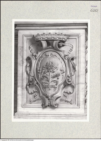 Vorderseite von Bibliotheca Hertziana [https://www.deutsche-digitale-bibliothek.de/content/lizenzen/rv-fz/] Cappella Filomarino (dell'Annunziata)Wappen der Familie Filomarino - Gesamtansicht, bh375838_recto. Foto.