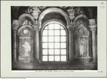 Vorderseite von Alinari [https://www.deutsche-digitale-bibliothek.de/content/lizenzen/rv-ez/] Stuckdekoration der Fensterzone: Propheten in Ädikulen und symbolische BilderPropheten in Ädikulen; oben: Daniel in der Löwengrube; Traditio Legis - Gesamtansicht, bh376020_recto. Foto.