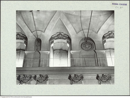 Vorderseite von ICCD [https://www.deutsche-digitale-bibliothek.de/content/lizenzen/rv-ez/] Santa Maria in VallicellaOratorio di San Filippo NeriSala Borromini - rechte Längsseite, Detail: Fenster und Stichkappen, bh377883_recto. Foto.