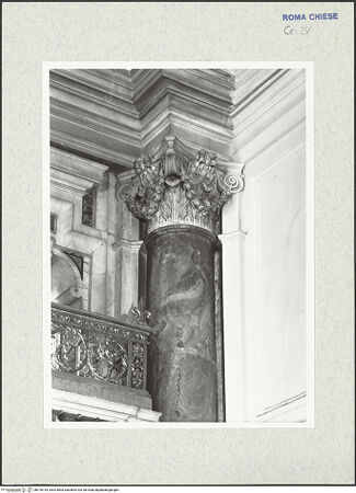 Vorderseite von ICCD [https://www.deutsche-digitale-bibliothek.de/content/lizenzen/rv-ez/] Santa Maria in VallicellaOratorio di San Filippo NeriSala Borromini - Altarwand, rechte Säule, Detail mit Kapitell, bh378134_recto. Foto.