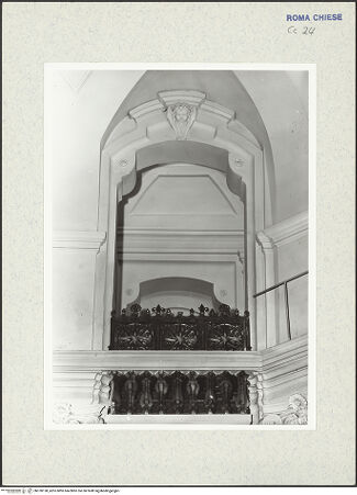 Vorderseite von ICCD [https://www.deutsche-digitale-bibliothek.de/content/lizenzen/rv-ez/] Santa Maria in VallicellaOratorio di San Filippo NeriSala BorrominiLoggetta dei cardinali - Detail: rechte Bogenöffnung, bh378138_recto. Foto.