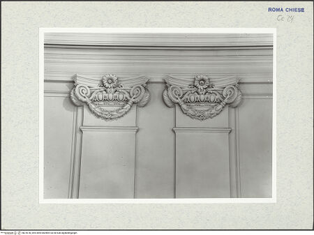 Vorderseite von ICCD [https://www.deutsche-digitale-bibliothek.de/content/lizenzen/rv-ez/] Santa Maria in VallicellaOratorio di San Filippo NeriSala Borromini - Rechte Wand, Detail: zwei Kapitelle, bh378146_recto. Foto.