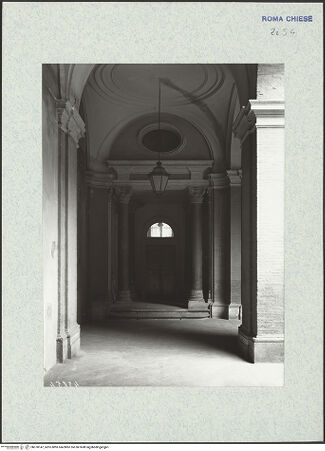 Vorderseite von ICCD [https://www.deutsche-digitale-bibliothek.de/content/lizenzen/rv-ez/] Santa Maria in VallicellaCortile minore - Zugang zum Treppenhaus, bh378147_recto. Foto.