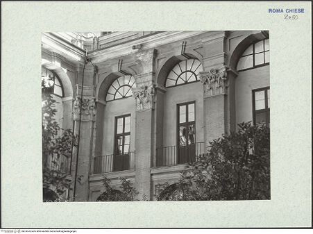 Vorderseite von ICCD [https://www.deutsche-digitale-bibliothek.de/content/lizenzen/rv-ez/] Santa Maria in VallicellaGroßer Kreuzgang (Chiostro Grande, Cortile del giardino) - Detail: oberes Geschoss, bh378149_recto. Foto.