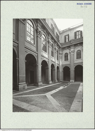 Vorderseite von ICCD [https://www.deutsche-digitale-bibliothek.de/content/lizenzen/rv-ez/] Santa Maria in VallicellaCortile minore - nach Südwesten, bh378152_recto. Foto.