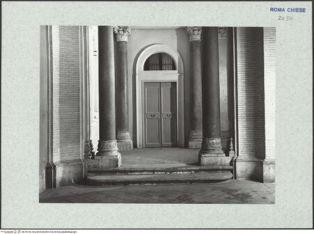 Vorderseite von ICCD [https://www.deutsche-digitale-bibliothek.de/content/lizenzen/rv-ez/] Santa Maria in VallicellaCortile minore - Zugang zum Treppenhaus, bh378156_recto. Foto.