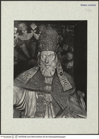 Vorderseite von ICCD [https://www.deutsche-digitale-bibliothek.de/content/lizenzen/rv-ez/] Grabmal Papst Pauls IV.Sitzstatue Pauls IV. - Detail: Oberkörper, frontal, bh378248_recto. Foto.