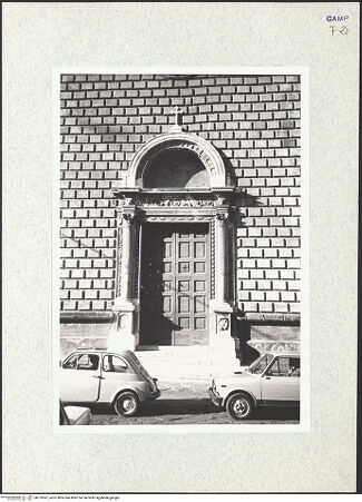 Vorderseite von Beyer, Andreas [https://www.deutsche-digitale-bibliothek.de/content/lizenzen/rv-fz/] San Giovanni Battista - Hauptportal, bh379367_recto. Foto: Beyer, Andreas.