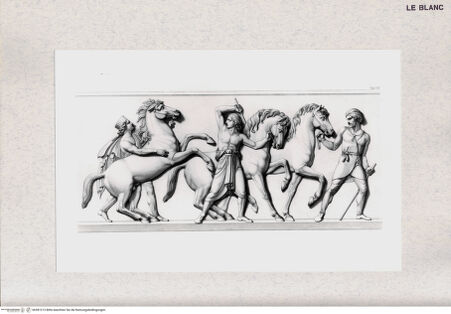 Vorderseite von Bibliotheca Hertziana [http://creativecommons.org/publicdomain/mark/1.0/] Der Einzug Alexanders des Großen in Babylon. Marmorfries von B. Thorwaldsen. Nach Zeichnungen von F. Overbeck in Kupfer gestochen von S. Amsler. Hrsg. von Hermann Lücke. 4. Aufl. Neue Ausg. Leipzig : Dürr, 1882. 5 S. : Ill.Tab. VIII. Drei Rosse werden von Knechten als Willkommensgeschenk für Alexander herbeigeführt - , bh381213. Foto.