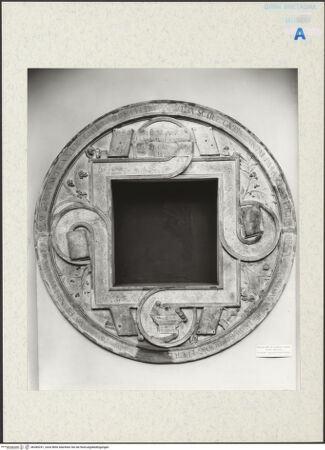 Vorderseite von Victoria and Albert Museum [https://www.deutsche-digitale-bibliothek.de/content/lizenzen/rv-ez/] Selbstportrait - , bh385241_recto. Foto.