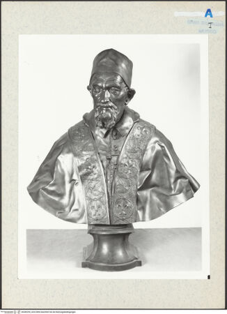 Vorderseite von Victoria and Albert Museum [https://www.deutsche-digitale-bibliothek.de/content/lizenzen/rv-ez/] Papst Innozenz X - , bh385259_recto. Foto.