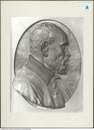 Vorderseite von Victoria and Albert Museum [https://www.deutsche-digitale-bibliothek.de/content/lizenzen/rv-ez/] Selbstportrait - , bh385280_recto. Foto.