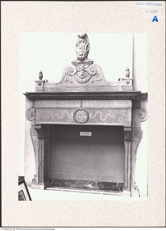 Vorderseite von Victoria and Albert Museum [https://www.deutsche-digitale-bibliothek.de/content/lizenzen/rv-ez/] Kamineinfassung - , bh385294_recto. Foto.