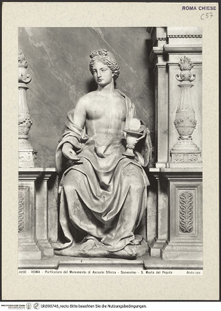 Vorderseite von Alinari [https://www.deutsche-digitale-bibliothek.de/content/lizenzen/rv-ez/] Grabmal des Kardinals Ascanio Maria Sforza, (gestorben 1505) - Detail: Sitzende Figur mit Kelch und Hostie in der Bekrönung über der linken Achse, bh390745_recto. Foto.