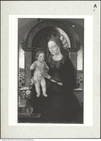 Vorderseite von Cooper, C. A. [https://www.deutsche-digitale-bibliothek.de/content/lizenzen/rv-ez/] Thronende Madonna mit einem Stillleben - Gesamtansicht auf Staffelei, bh392455_recto. Foto.