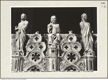 Vorderseite von Alinari [https://www.deutsche-digitale-bibliothek.de/content/lizenzen/rv-ez/] Hauptaltar und Schrein des heiligen DonatusRetabel und Schrein des heiligen DonatusRetabel (Frontseite)Fiale: Thronender Christus zwischen Engel; obere Arkade: Engel - Detail: Christus und Engel, bh394087_recto. Foto.