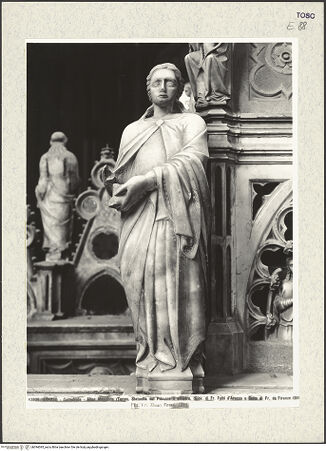 Vorderseite von Alinari [https://www.deutsche-digitale-bibliothek.de/content/lizenzen/rv-ez/] Hauptaltar und Schrein des heiligen DonatusRetabel und Schrein des heiligen DonatusErster Pilaster: Engel, der eine Kerze hält; Engel Musiker; Apostel - Detail: Engel, der eine Kerze hält, bh394095_recto. Foto.