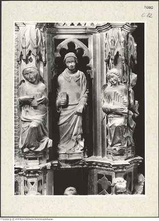 Vorderseite von Alinari [https://www.deutsche-digitale-bibliothek.de/content/lizenzen/rv-ez/] Hauptaltar und Schrein des heiligen DonatusRetabel und Schrein des heiligen DonatusRetabel (Frontseite)Rechter Pfeiler: musizierende Engel, Heiliger Deakon, Apostel, Erzengel - Detail, 2. Ordnung: musizierende Engel und Heiliger Diakon, bh394189_recto. Foto.