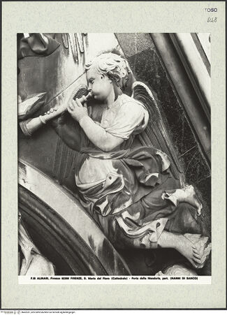Vorderseite von Alinari [https://www.deutsche-digitale-bibliothek.de/content/lizenzen/rv-ez/] Porta della MandorlaHimmelfahrt Mariens und Gürtelspende - Detail: rechter, Posaune blasender Engel, bh402281_recto. Foto.