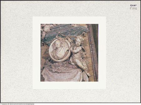 Vorderseite von Civita [https://www.deutsche-digitale-bibliothek.de/content/lizenzen/rv-ez/] Grabmal des Erzbischofs Antonio Sersale (gest. 1775) - Detail: Putto mit Porträt, bh405813_recto. Foto.