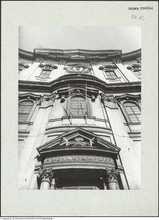 Vorderseite von ICCD [https://www.deutsche-digitale-bibliothek.de/content/lizenzen/rv-ez/] Santa Maria in VallicellaOratorio di San Filippo Neri - Fassade, Detail: Mittelachse mit Portal, bh405848_recto. Foto.