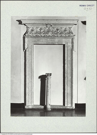 Vorderseite von ICCD [https://www.deutsche-digitale-bibliothek.de/content/lizenzen/rv-ez/] Santa Maria in VallicellaForesteriaCamera grande - vermauertes Portal, bh405849_recto. Foto.