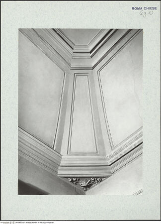 Vorderseite von ICCD [https://www.deutsche-digitale-bibliothek.de/content/lizenzen/rv-ez/] Santa Maria in VallicellaForesteriaCamera grande - Detail des Gewölbes: Rippen in einer der Raumecken, Relief mit den Symbolen Filippo Neris, bh405850_recto. Foto.