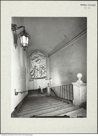 Vorderseite von ICCD [https://www.deutsche-digitale-bibliothek.de/content/lizenzen/rv-ez/] Santa Maria in VallicellaOratorio di San Filippo NeriBiblioteca VallicellianaTreppe zum Bibliotheksaal (scalone) - zweiter Aufgang, zum Treppenabsatz mit dem Relief Algardis, bh405856_recto. Foto.