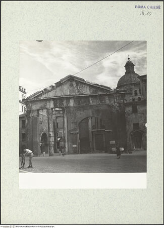 Vorderseite von Bibliotheca Hertziana [http://creativecommons.org/licenses/by-nc-sa/4.0/] Sant'Angelo in PescheriaHauptfassade (Portico dell'Ottavia) / Südfassade - Propylon außen, bh407199_recto. Foto: Zallinger zu Stillendorf, Marlies von.