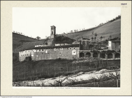 Vorderseite von Alinari [https://www.deutsche-digitale-bibliothek.de/content/lizenzen/rv-ez/] Abbazia di Sant'Eutizio - Ansicht von Süden, bh409915_recto. Foto.