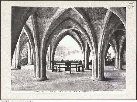 Vorderseite von Alinari [https://www.deutsche-digitale-bibliothek.de/content/lizenzen/rv-ez/] Villa Cimbrone - La cripta (Die "Krypta", um 1911/1913), bh413325_recto. Foto.