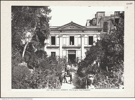 Vorderseite von Alinari [https://www.deutsche-digitale-bibliothek.de/content/lizenzen/rv-ez/] Villa Gargiulo. Casa Pompeiana - Fassade, bh413336_recto. Foto.