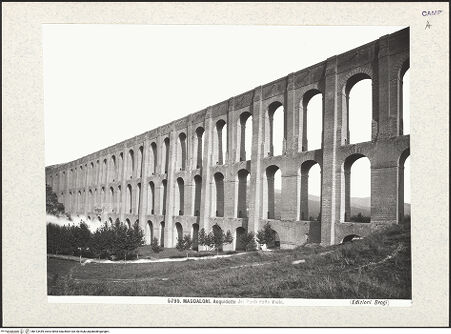 Vorderseite von Alinari [https://www.deutsche-digitale-bibliothek.de/content/lizenzen/rv-ez/] Acquedotto Carolino - Teilansicht, bh413449_recto. Foto.