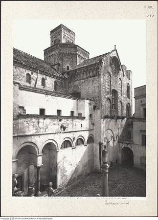 Vorderseite von Alinari [https://www.deutsche-digitale-bibliothek.de/content/lizenzen/rv-ez/] CattedraleSüdseite und Südquerhaus - Teilansicht von Südwesten (vor der Restaurierung), bh413451_recto. Foto.