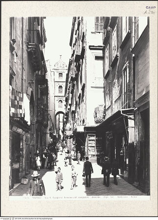 Vorderseite von Alinari [https://www.deutsche-digitale-bibliothek.de/content/lizenzen/rv-ez/] Via San Gregorio Armeno - Ansicht, bh413559_recto. Foto.